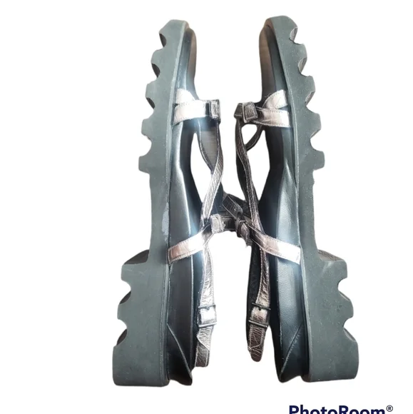 THIERRY Rabotin Wave Sandals - Picture 8 of 14